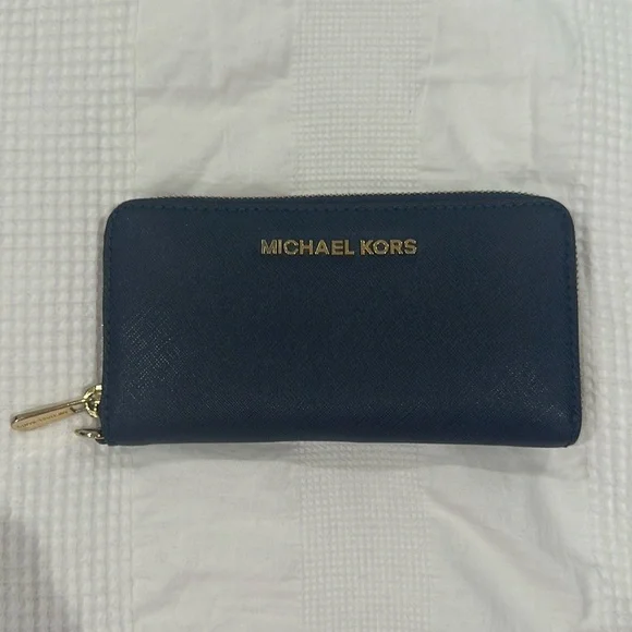 Michael Kors wallet - Picture 1 of 7